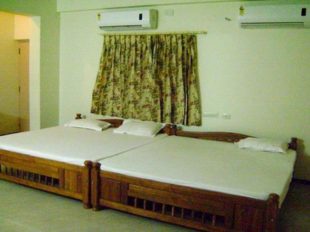 Metro Altis Lodge Erode Exterior photo