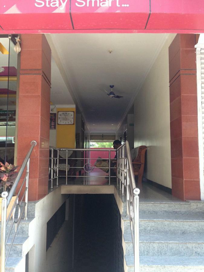 Metro Altis Lodge Erode Exterior photo